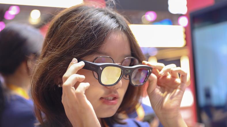 AI眼镜,距离大众市场还有多远?